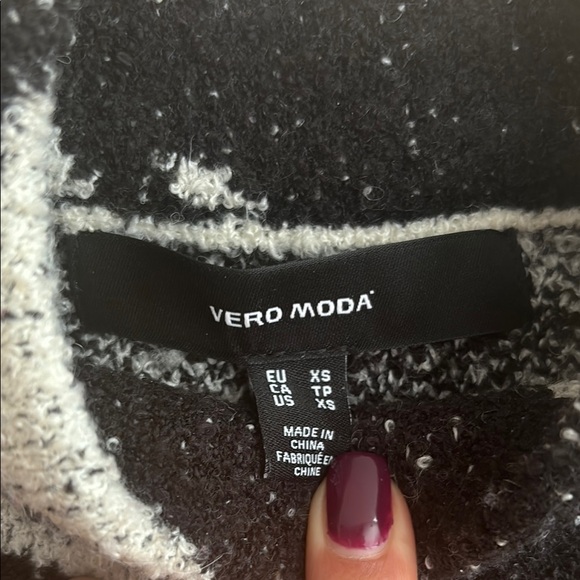 Vero Moda Swirl-Pattern Mockneck Sweater - Picture 4 of 5